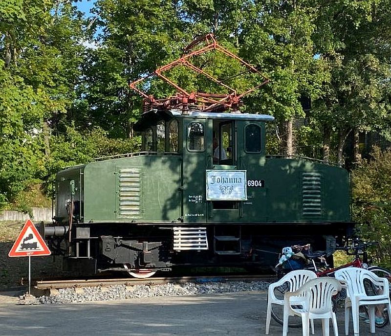 E69 04 vor dem ehemaligen LAG Bahnhof in Murnau